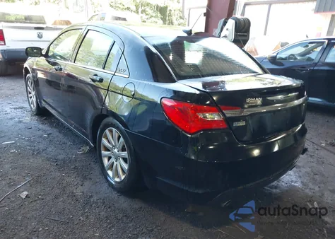 2013 Chrysler 200 Touring z USA, uszkodzony, nr VIN 1C3CCBBG0DN678058